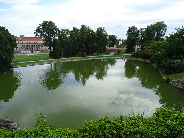 Leopoldinenteich im Schlosspark