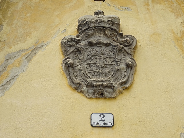 Torbogen und Granarium des Meierhofes